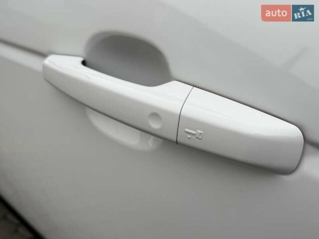 Белый Ленд Ровер Рендж Ровер, объемом двигателя 2.99 л и пробегом 133 тыс. км за 33700 $, фото 17 на Automoto.ua