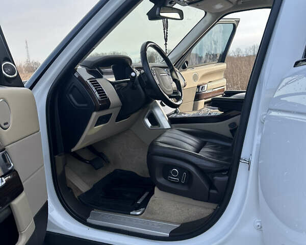 Білий Ленд Ровер Рендж Ровер, об'ємом двигуна 2.99 л та пробігом 245 тис. км за 50000 $, фото 48 на Automoto.ua