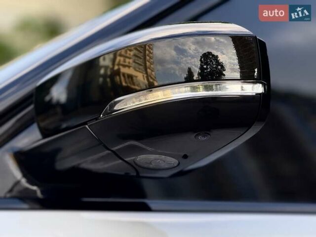 Білий Ленд Ровер Рендж Ровер, об'ємом двигуна 2.99 л та пробігом 180 тис. км за 39850 $, фото 30 на Automoto.ua