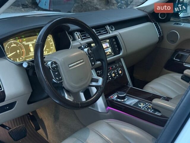 Белый Ленд Ровер Рендж Ровер, объемом двигателя 2.99 л и пробегом 161 тыс. км за 33800 $, фото 102 на Automoto.ua