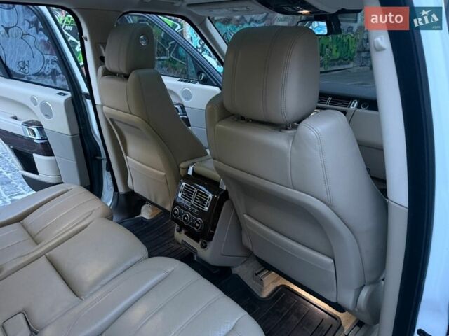 Белый Ленд Ровер Рендж Ровер, объемом двигателя 2.99 л и пробегом 161 тыс. км за 33800 $, фото 74 на Automoto.ua