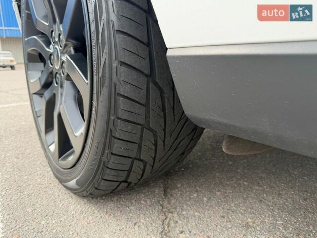 Білий Ленд Ровер Рендж Ровер, об'ємом двигуна 3 л та пробігом 175 тис. км за 33000 $, фото 12 на Automoto.ua