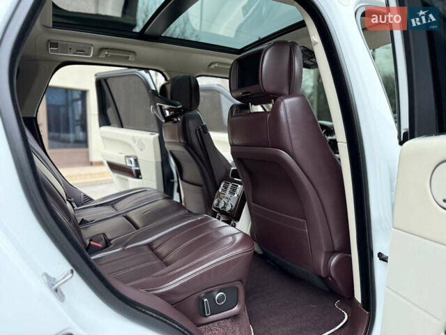 Білий Ленд Ровер Рендж Ровер, об'ємом двигуна 4.37 л та пробігом 272 тис. км за 43000 $, фото 19 на Automoto.ua