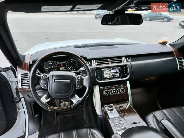 Білий Ленд Ровер Рендж Ровер, об'ємом двигуна 3 л та пробігом 204 тис. км за 35000 $, фото 24 на Automoto.ua