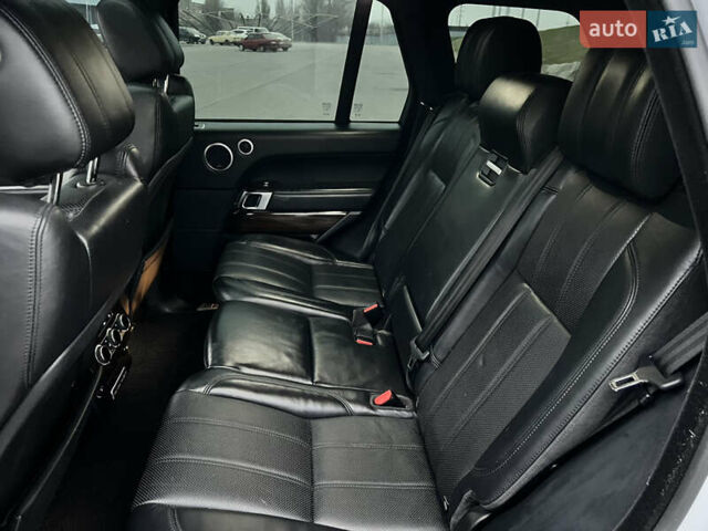 Білий Ленд Ровер Рендж Ровер, об'ємом двигуна 3 л та пробігом 204 тис. км за 35000 $, фото 29 на Automoto.ua