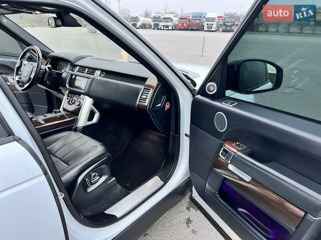 Білий Ленд Ровер Рендж Ровер, об'ємом двигуна 3 л та пробігом 204 тис. км за 35000 $, фото 18 на Automoto.ua