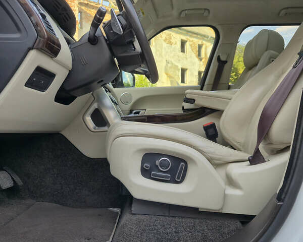 Белый Ленд Ровер Рендж Ровер, объемом двигателя 4.37 л и пробегом 80 тыс. км за 45000 $, фото 24 на Automoto.ua