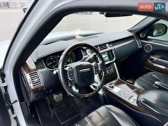 Білий Ленд Ровер Рендж Ровер, об'ємом двигуна 3 л та пробігом 204 тис. км за 35000 $, фото 17 на Automoto.ua