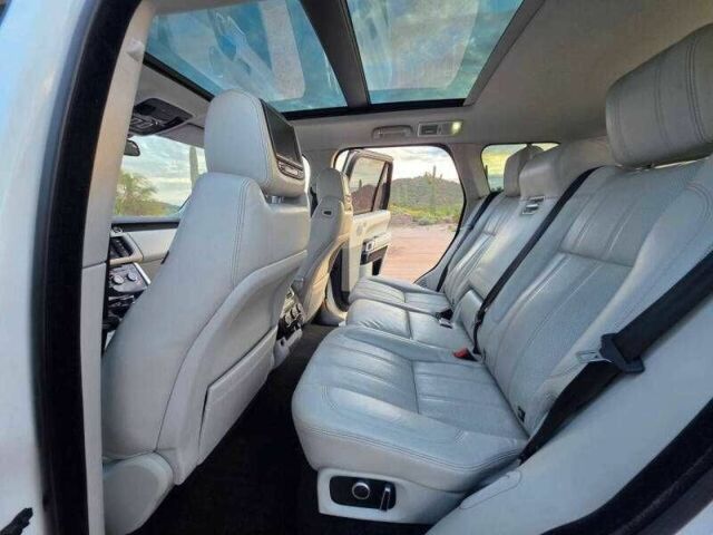 Белый Ленд Ровер Рендж Ровер, объемом двигателя 3 л и пробегом 46 тыс. км за 7300 $, фото 5 на Automoto.ua