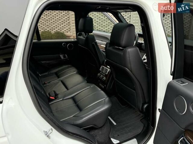 Белый Ленд Ровер Рендж Ровер, объемом двигателя 2.99 л и пробегом 133 тыс. км за 33700 $, фото 36 на Automoto.ua