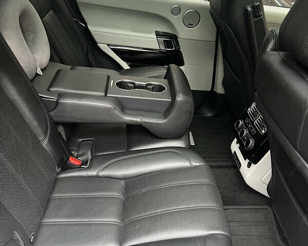 Белый Ленд Ровер Рендж Ровер, объемом двигателя 2.99 л и пробегом 159 тыс. км за 42000 $, фото 15 на Automoto.ua