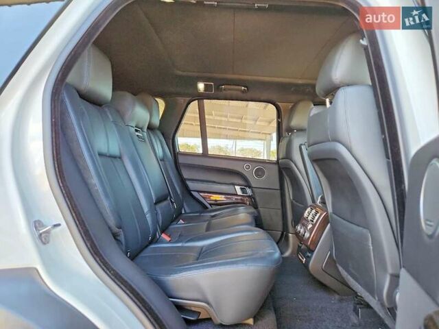 Білий Ленд Ровер Рендж Ровер, об'ємом двигуна 3 л та пробігом 31 тис. км за 7000 $, фото 10 на Automoto.ua