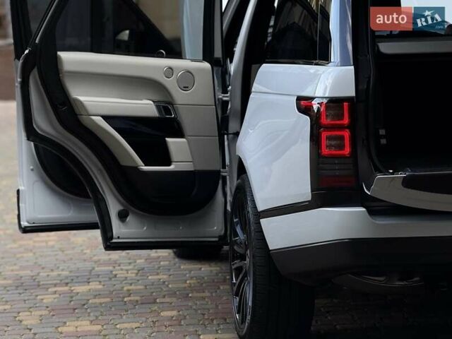 Білий Ленд Ровер Рендж Ровер, об'ємом двигуна 2.99 л та пробігом 180 тис. км за 39850 $, фото 52 на Automoto.ua