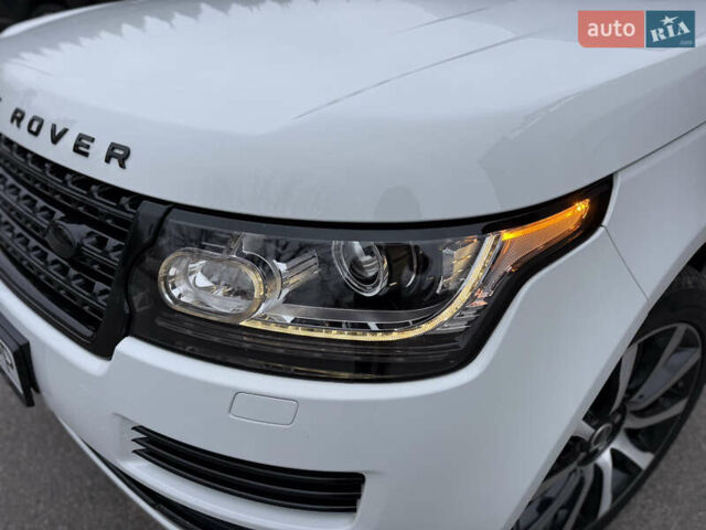 Білий Ленд Ровер Рендж Ровер, об'ємом двигуна 4.37 л та пробігом 272 тис. км за 43000 $, фото 18 на Automoto.ua