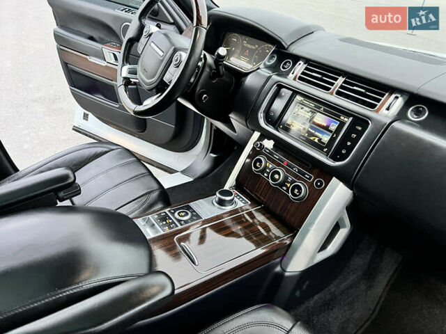 Білий Ленд Ровер Рендж Ровер, об'ємом двигуна 3 л та пробігом 204 тис. км за 35000 $, фото 20 на Automoto.ua