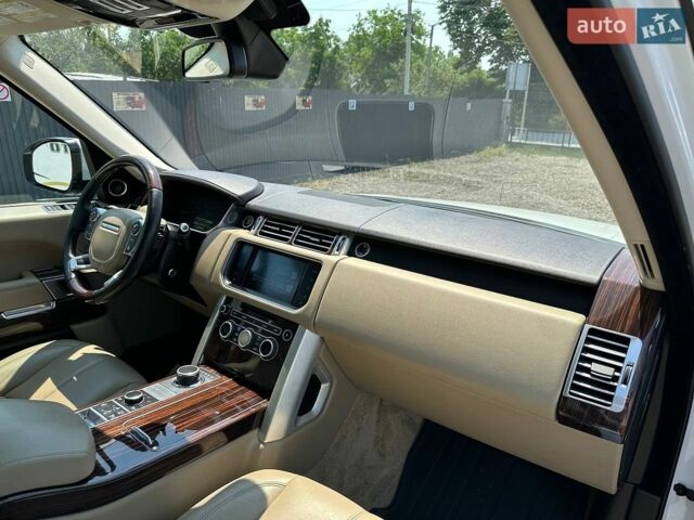 Білий Ленд Ровер Рендж Ровер, об'ємом двигуна 3 л та пробігом 143 тис. км за 24500 $, фото 25 на Automoto.ua