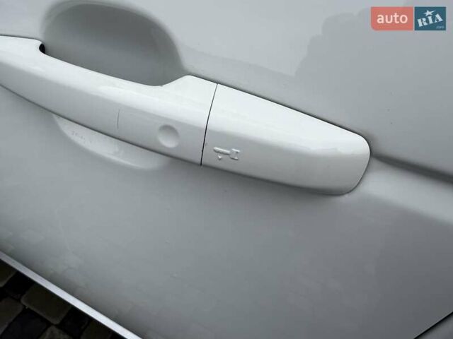 Белый Ленд Ровер Рендж Ровер, объемом двигателя 3 л и пробегом 173 тыс. км за 27900 $, фото 27 на Automoto.ua