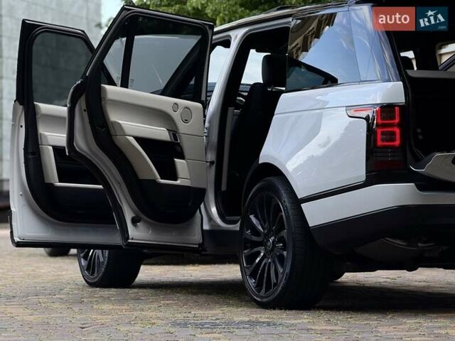 Білий Ленд Ровер Рендж Ровер, об'ємом двигуна 2.99 л та пробігом 180 тис. км за 39850 $, фото 11 на Automoto.ua