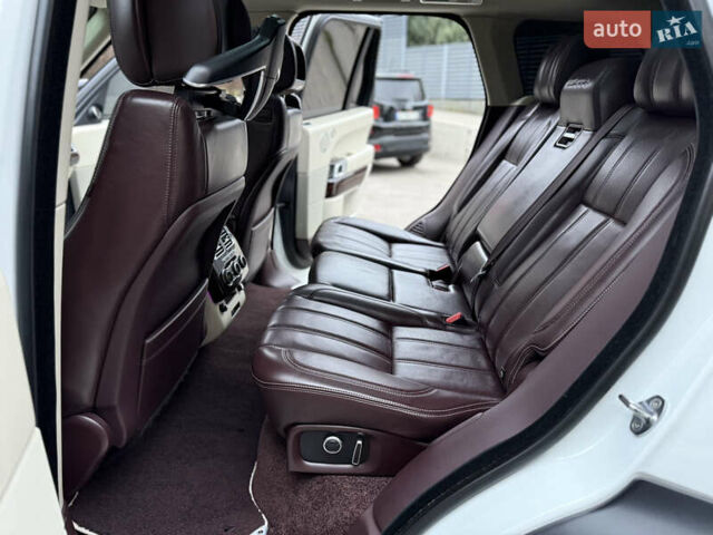 Білий Ленд Ровер Рендж Ровер, об'ємом двигуна 4.37 л та пробігом 272 тис. км за 43000 $, фото 24 на Automoto.ua