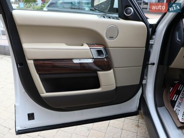 Білий Ленд Ровер Рендж Ровер, об'ємом двигуна 3 л та пробігом 154 тис. км за 31900 $, фото 12 на Automoto.ua