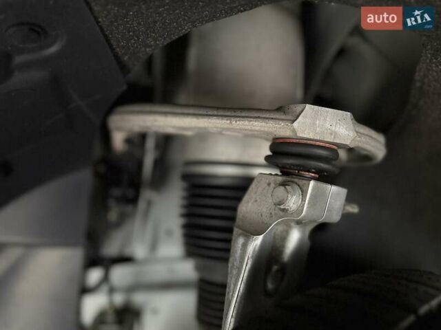 Білий Ленд Ровер Рендж Ровер, об'ємом двигуна 2.99 л та пробігом 180 тис. км за 39850 $, фото 46 на Automoto.ua