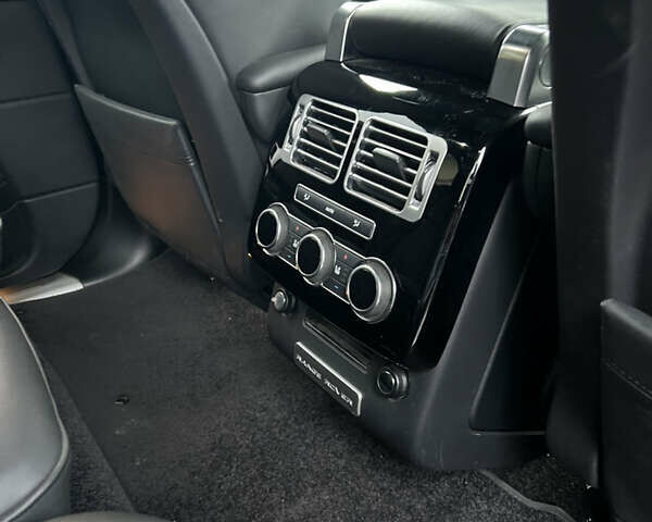 Белый Ленд Ровер Рендж Ровер, объемом двигателя 3 л и пробегом 170 тыс. км за 44500 $, фото 6 на Automoto.ua