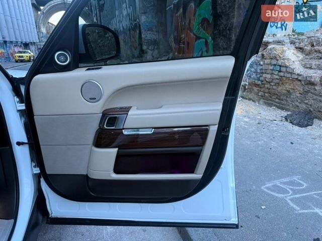 Белый Ленд Ровер Рендж Ровер, объемом двигателя 2.99 л и пробегом 161 тыс. км за 33800 $, фото 79 на Automoto.ua