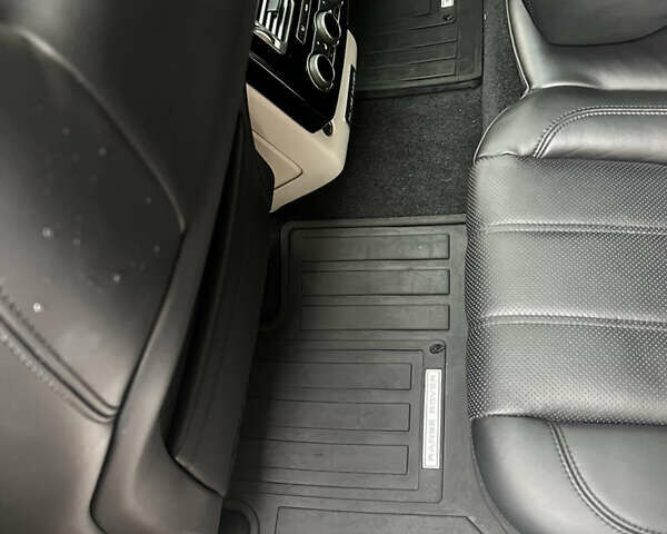 Ленд Ровер Рендж Ровер 2016 у Києві на Automoto.ua Білий Ленд Ровер Рендж Ровер, об'ємом двигуна 2.99 л та пробігом 159 тис. км за 42000 $, фото 14 на Automoto.ua