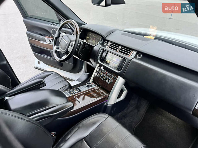 Білий Ленд Ровер Рендж Ровер, об'ємом двигуна 3 л та пробігом 204 тис. км за 35000 $, фото 19 на Automoto.ua