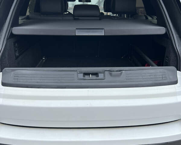 Белый Ленд Ровер Рендж Ровер, объемом двигателя 3 л и пробегом 170 тыс. км за 44500 $, фото 3 на Automoto.ua