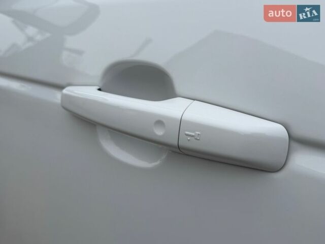 Білий Ленд Ровер Рендж Ровер, об'ємом двигуна 2.99 л та пробігом 134 тис. км за 32500 $, фото 37 на Automoto.ua