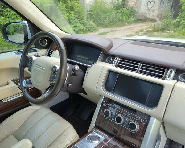 Белый Ленд Ровер Рендж Ровер, объемом двигателя 4.37 л и пробегом 80 тыс. км за 45000 $, фото 15 на Automoto.ua