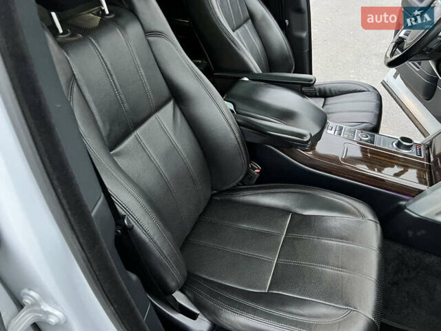 Білий Ленд Ровер Рендж Ровер, об'ємом двигуна 3 л та пробігом 204 тис. км за 35000 $, фото 27 на Automoto.ua