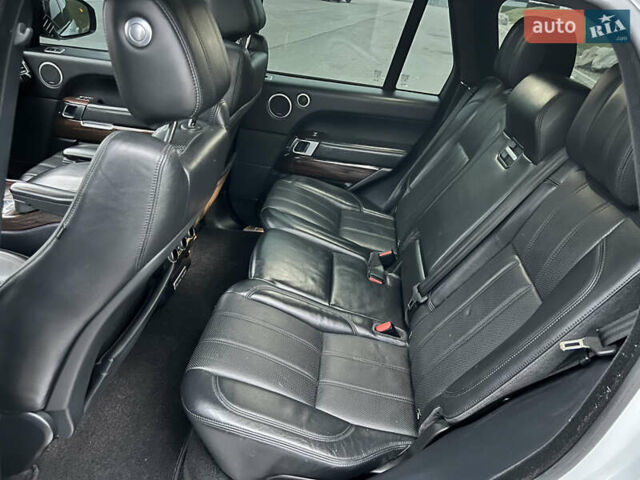 Білий Ленд Ровер Рендж Ровер, об'ємом двигуна 3 л та пробігом 204 тис. км за 35000 $, фото 30 на Automoto.ua