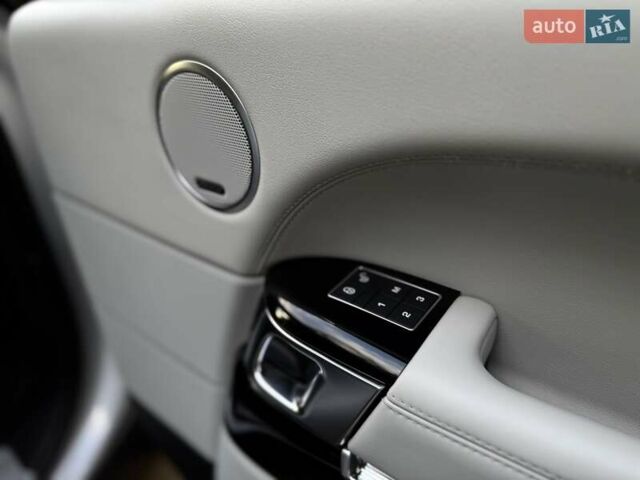 Білий Ленд Ровер Рендж Ровер, об'ємом двигуна 2.99 л та пробігом 180 тис. км за 39850 $, фото 58 на Automoto.ua