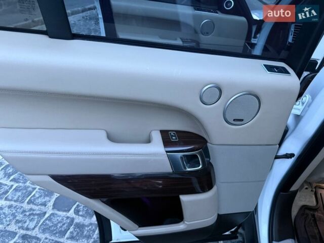 Белый Ленд Ровер Рендж Ровер, объемом двигателя 2.99 л и пробегом 161 тыс. км за 33800 $, фото 87 на Automoto.ua