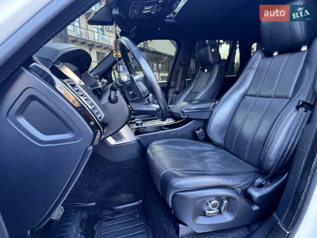 Білий Ленд Ровер Рендж Ровер, об'ємом двигуна 3 л та пробігом 199 тис. км за 34970 $, фото 27 на Automoto.ua