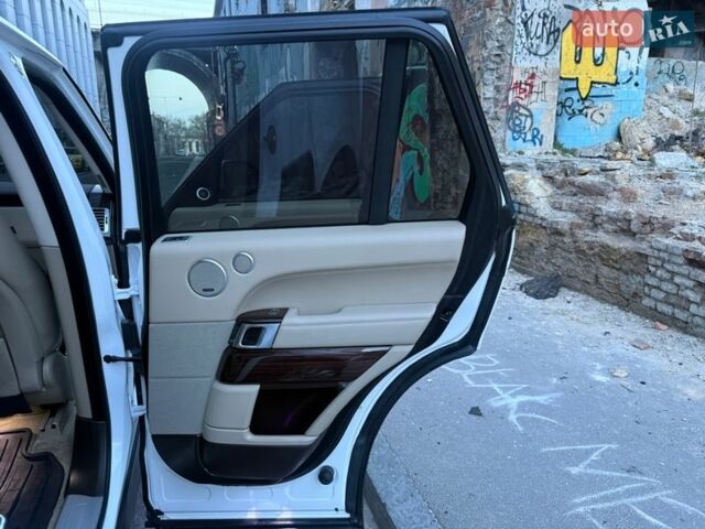 Белый Ленд Ровер Рендж Ровер, объемом двигателя 2.99 л и пробегом 161 тыс. км за 33800 $, фото 67 на Automoto.ua