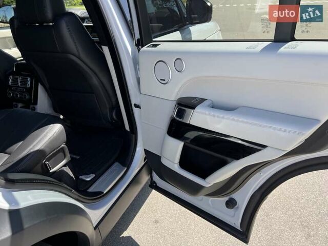 Белый Ленд Ровер Рендж Ровер, объемом двигателя 2.99 л и пробегом 176 тыс. км за 40300 $, фото 46 на Automoto.ua