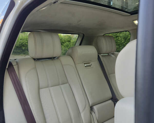 Белый Ленд Ровер Рендж Ровер, объемом двигателя 4.37 л и пробегом 80 тыс. км за 45000 $, фото 33 на Automoto.ua