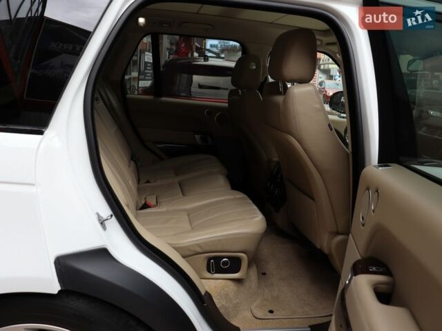 Білий Ленд Ровер Рендж Ровер, об'ємом двигуна 3 л та пробігом 154 тис. км за 31900 $, фото 45 на Automoto.ua