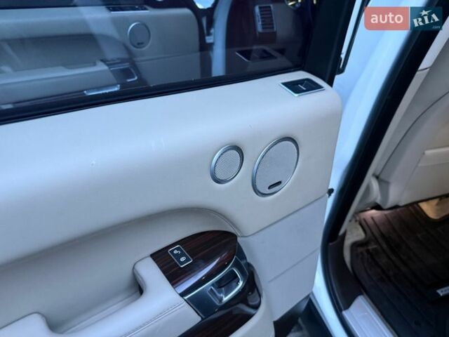 Белый Ленд Ровер Рендж Ровер, объемом двигателя 2.99 л и пробегом 161 тыс. км за 33800 $, фото 88 на Automoto.ua