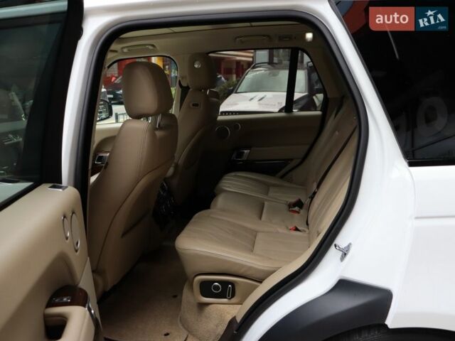 Білий Ленд Ровер Рендж Ровер, об'ємом двигуна 3 л та пробігом 154 тис. км за 31900 $, фото 36 на Automoto.ua