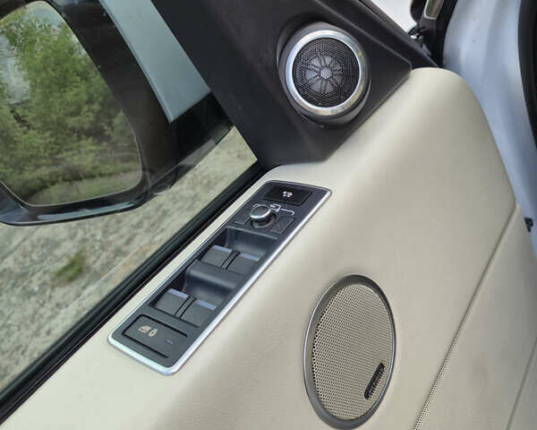 Белый Ленд Ровер Рендж Ровер, объемом двигателя 4.37 л и пробегом 80 тыс. км за 45000 $, фото 16 на Automoto.ua