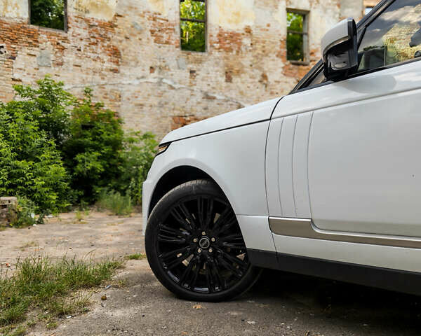 Білий Ленд Ровер Рендж Ровер, об'ємом двигуна 4.37 л та пробігом 100 тис. км за 42000 $, фото 10 на Automoto.ua