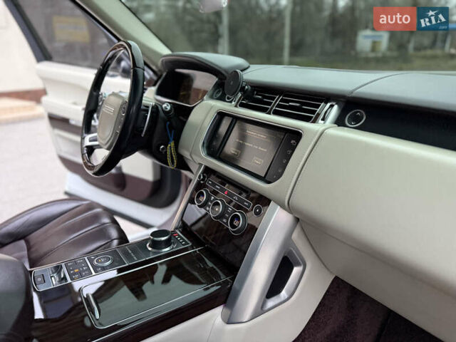 Білий Ленд Ровер Рендж Ровер, об'ємом двигуна 4.37 л та пробігом 272 тис. км за 43000 $, фото 23 на Automoto.ua