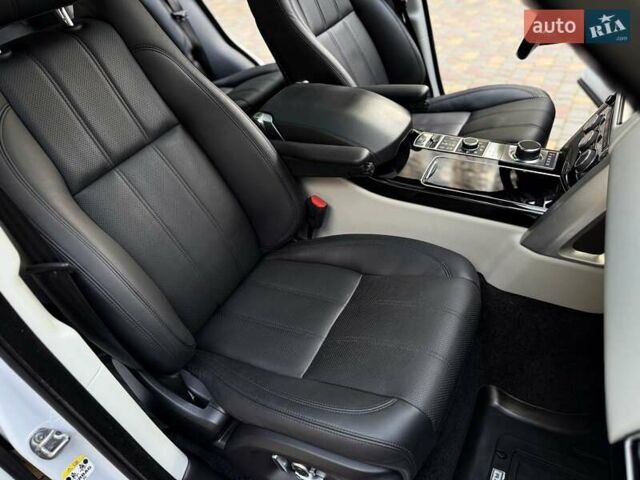 Білий Ленд Ровер Рендж Ровер, об'ємом двигуна 2.99 л та пробігом 180 тис. км за 39850 $, фото 62 на Automoto.ua