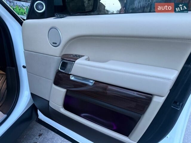 Белый Ленд Ровер Рендж Ровер, объемом двигателя 2.99 л и пробегом 161 тыс. км за 33800 $, фото 81 на Automoto.ua