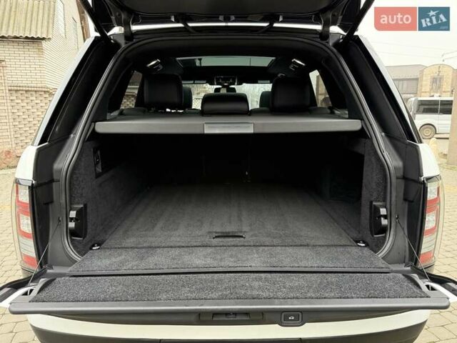 Белый Ленд Ровер Рендж Ровер, объемом двигателя 2.99 л и пробегом 133 тыс. км за 33700 $, фото 45 на Automoto.ua