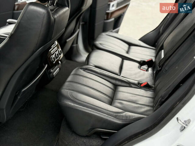 Білий Ленд Ровер Рендж Ровер, об'ємом двигуна 3 л та пробігом 205 тис. км за 38500 $, фото 11 на Automoto.ua